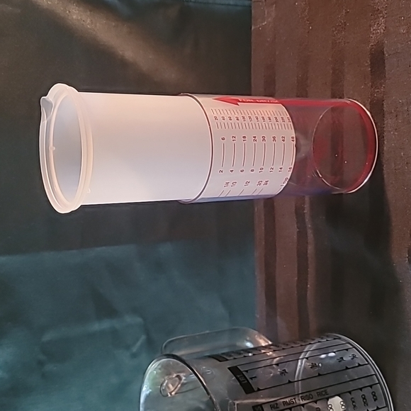 2 measuring cups LG multi-measurement liquid and dry solids EUC Gently loved - Picture 11 of 11